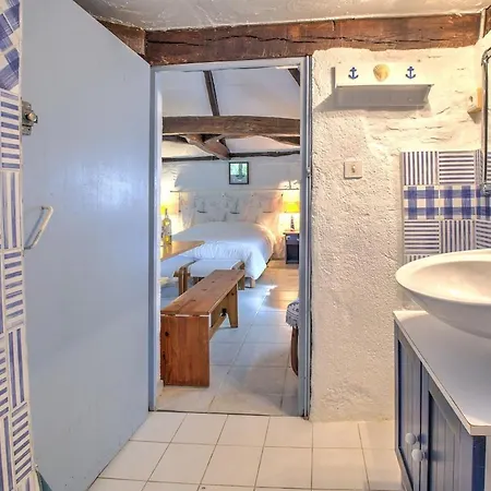 Sejour Grand Format, 23 Couchages Et Grande Piscine Holiday home Saint-Laurent-des-Hommes