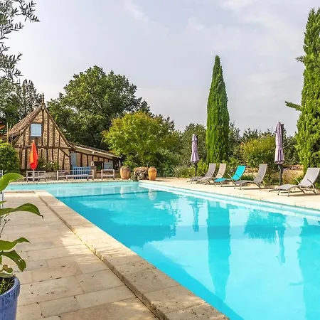 Sejour Grand Format, 23 Couchages Et Grande Piscine Holiday home Saint-Laurent-des-Hommes