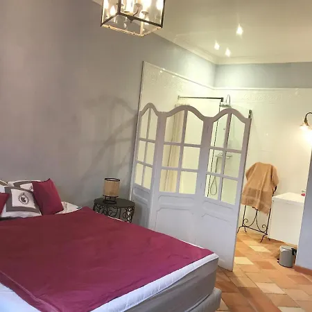 Sejour Grand Format, 23 Couchages Et Grande Piscine Holiday home Saint-Laurent-des-Hommes