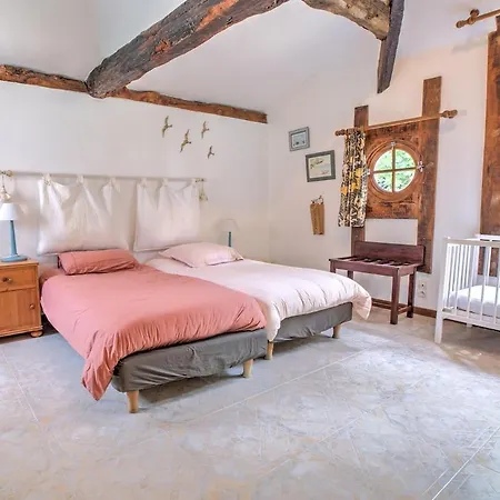 Sejour Grand Format, 23 Couchages Et Grande Piscine Holiday home Saint-Laurent-des-Hommes